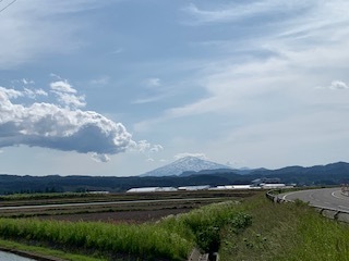 きれいな鳥海山5.5.31.JPG