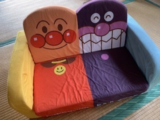 アンパンマンとバイキンマンの椅子6.4.30.JPG