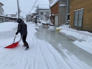流雪溝が溢れています5.1.29.JPG